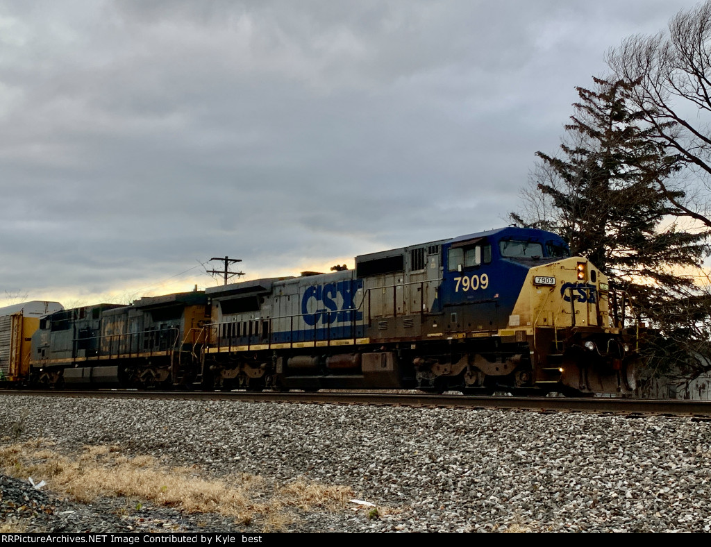 CSX 7909 